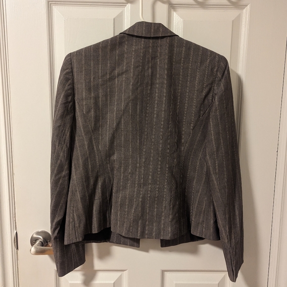 Anne Klein Gray Pinstripe One Button Wool Blend Stretchy Blazer (6P) - Picture 3 of 8